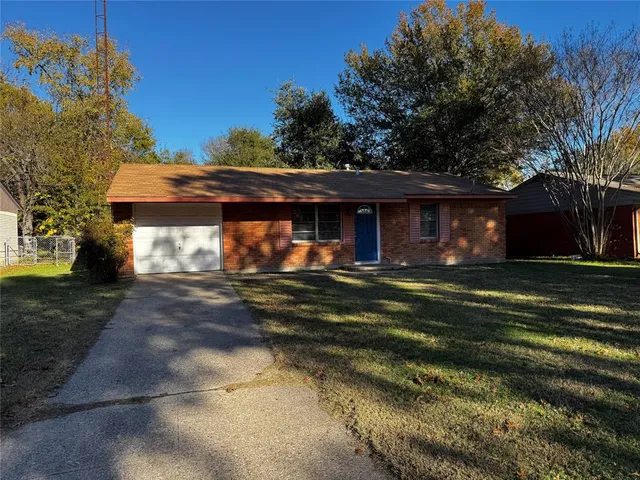 $1,200 | 1309 Ann Arbor Drive, Corsicana, TX 75110