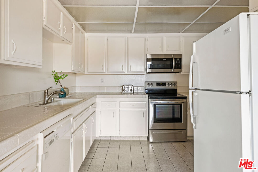 1325 Valley View Road, Unit 304 Glendale, CA 91202 - Photo 12 of 21