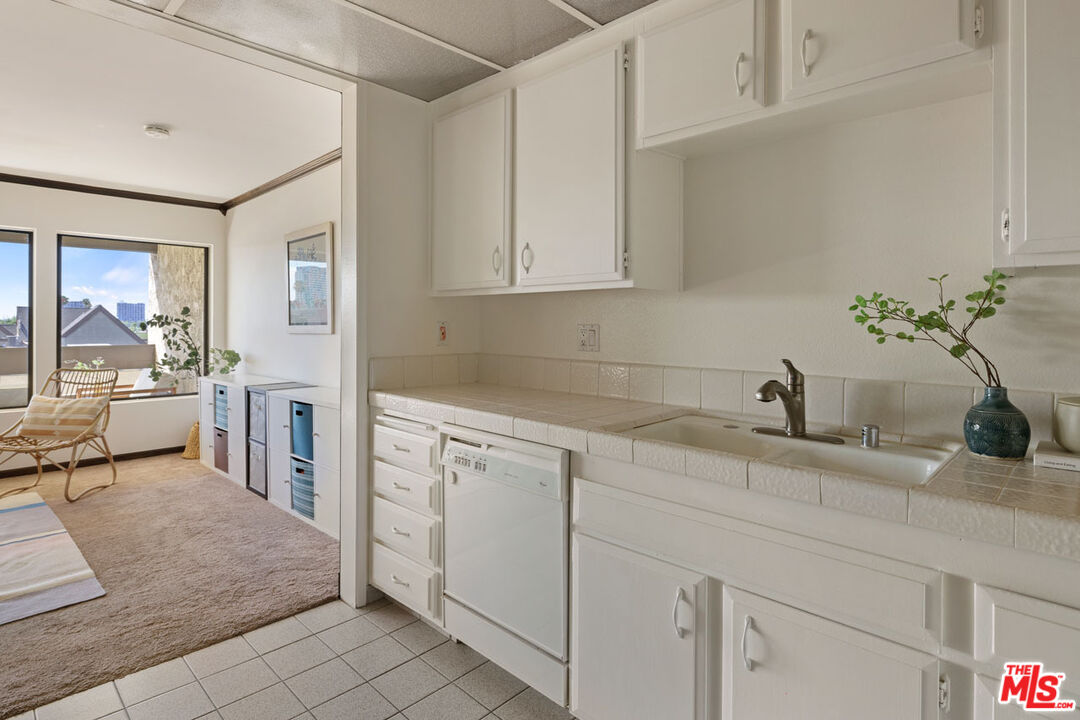 1325 Valley View Road, Unit 304 Glendale, CA 91202 - Photo 13 of 21