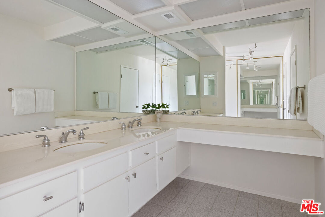 1325 Valley View Road, Unit 304 Glendale, CA 91202 - Photo 17 of 21