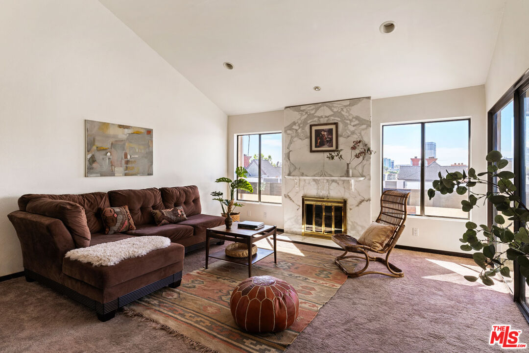 1325 Valley View Road, Unit 304 Glendale, CA 91202 - Photo 3 of 21