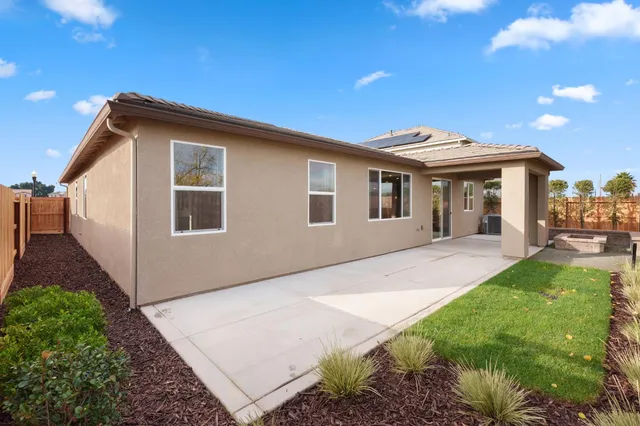 $599,990 | 3215 Lourdes Avenue, Clovis, CA 93619