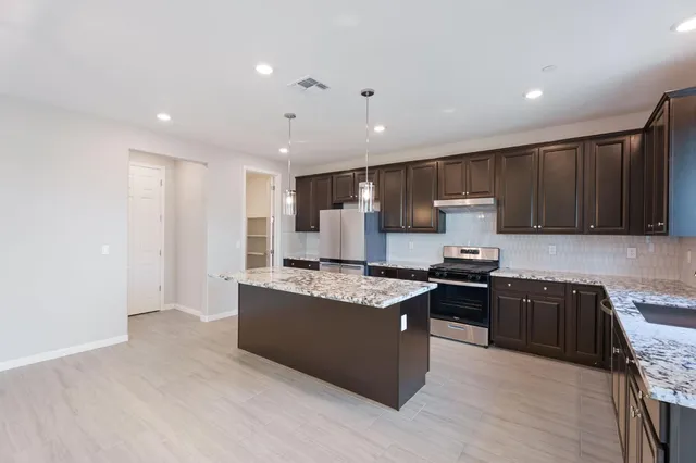 $589,990 | 3215 Lourdes Avenue, Clovis, CA 93619