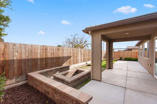 $589,990 | 3215 Lourdes Avenue, Clovis, CA 93619