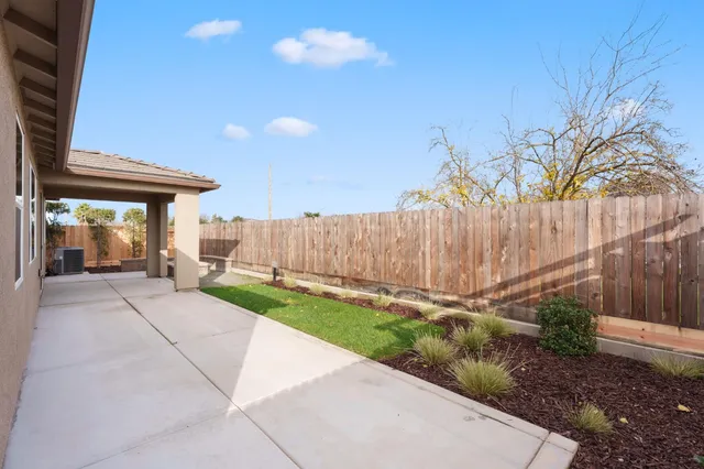 $589,990 | 3215 Lourdes Avenue, Clovis, CA 93619