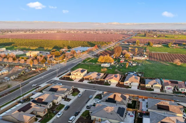 $589,990 | 3215 Lourdes Avenue, Clovis, CA 93619