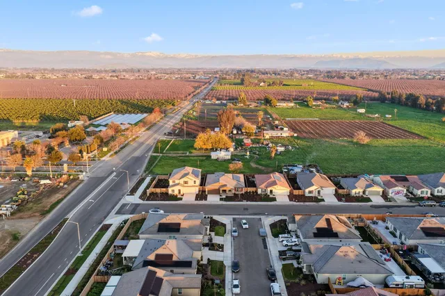 $589,990 | 3215 Lourdes Avenue, Clovis, CA 93619