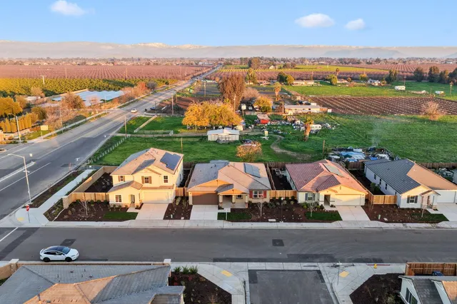 $589,990 | 3215 Lourdes Avenue, Clovis, CA 93619