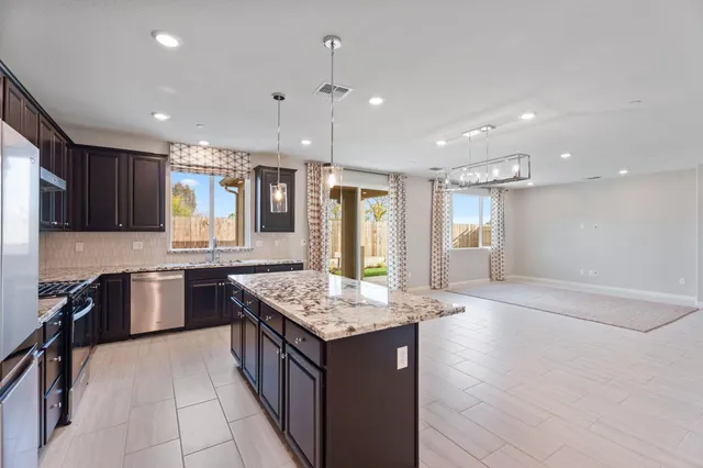 $599,990 | 3215 Lourdes Avenue, Clovis, CA 93619