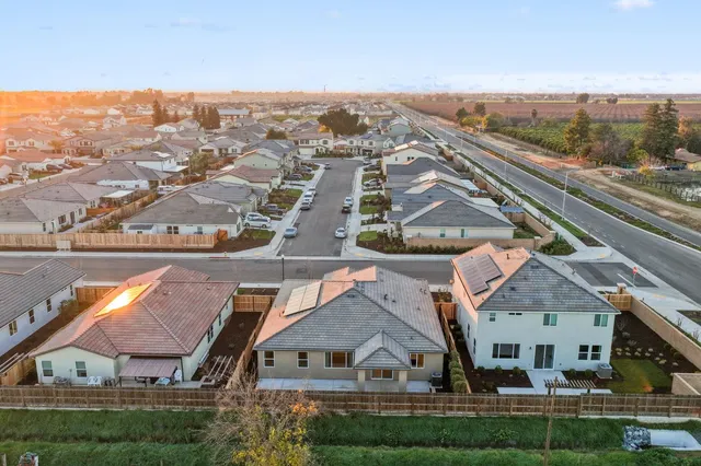 $589,990 | 3215 Lourdes Avenue, Clovis, CA 93619