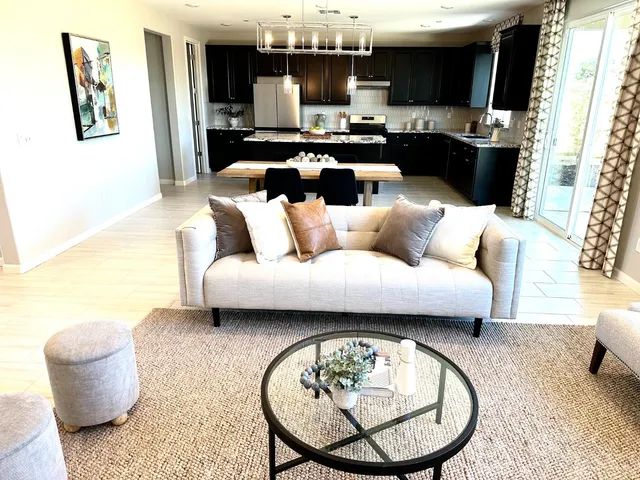 $589,990 | 3215 Lourdes Avenue, Clovis, CA 93619