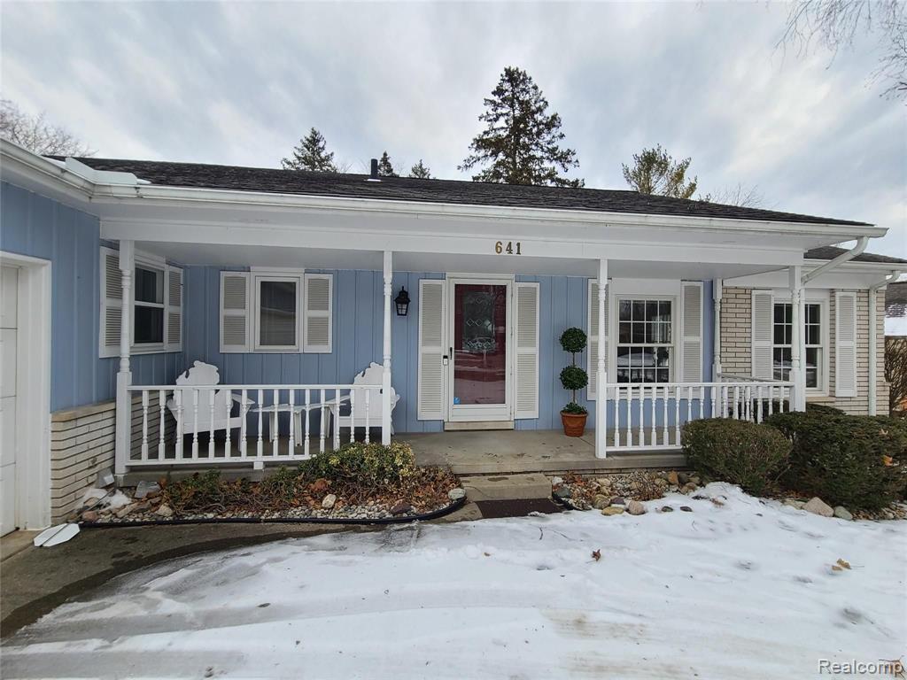 641 Lake Forest Road Rochester Hills, MI 48309 - Photo 2 of 34