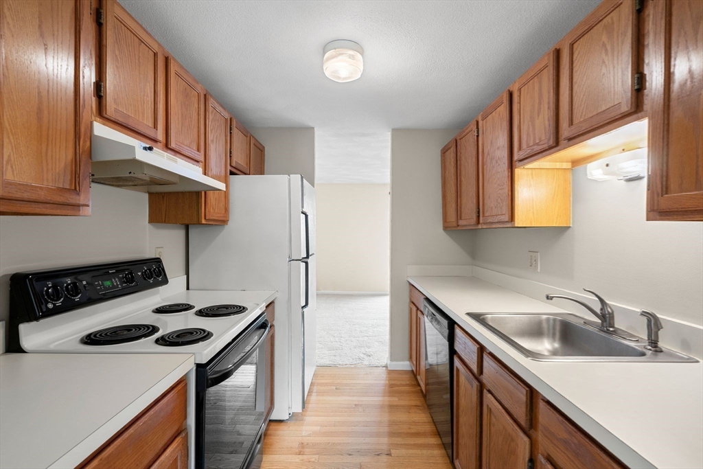 144 Patrick Road, Unit 144 Tewksbury, MA 01876 - Photo 17 of 40