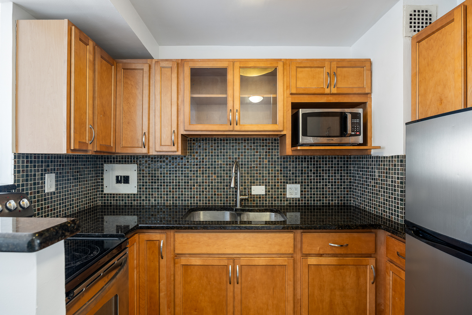 2909 North Sheridan Road, Unit 1703 Chicago, IL 60657 - Photo 5 of 14 Gallery Image 5