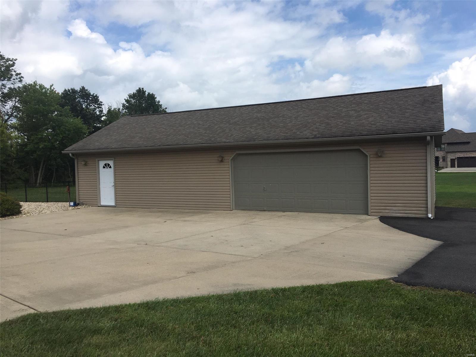 17610 Vfw Road Staunton, IL 62088 - Photo 2 of 17 Gallery Image 2