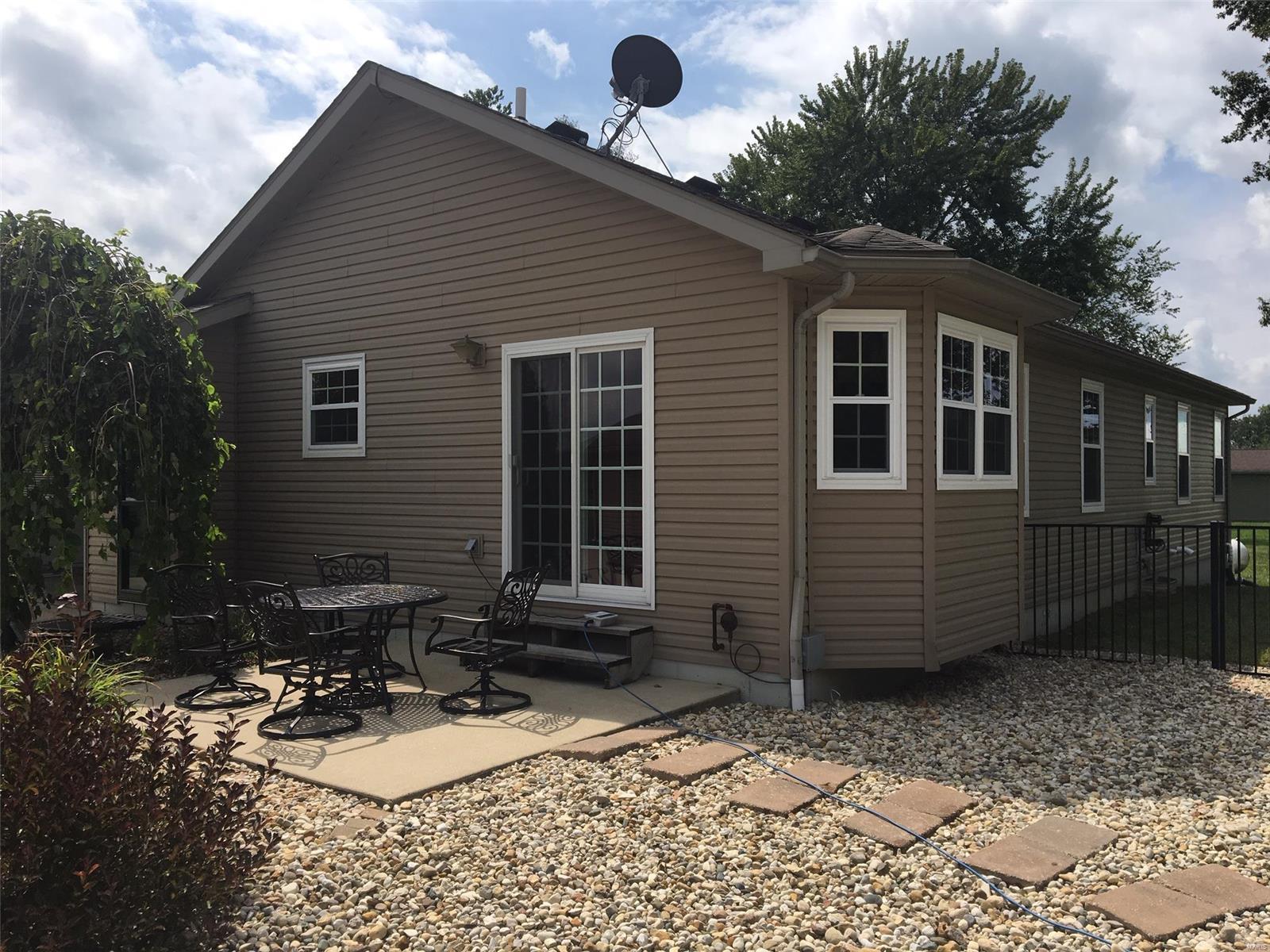 17610 Vfw Road Staunton, IL 62088 - Photo 16 of 17 Gallery Image 16
