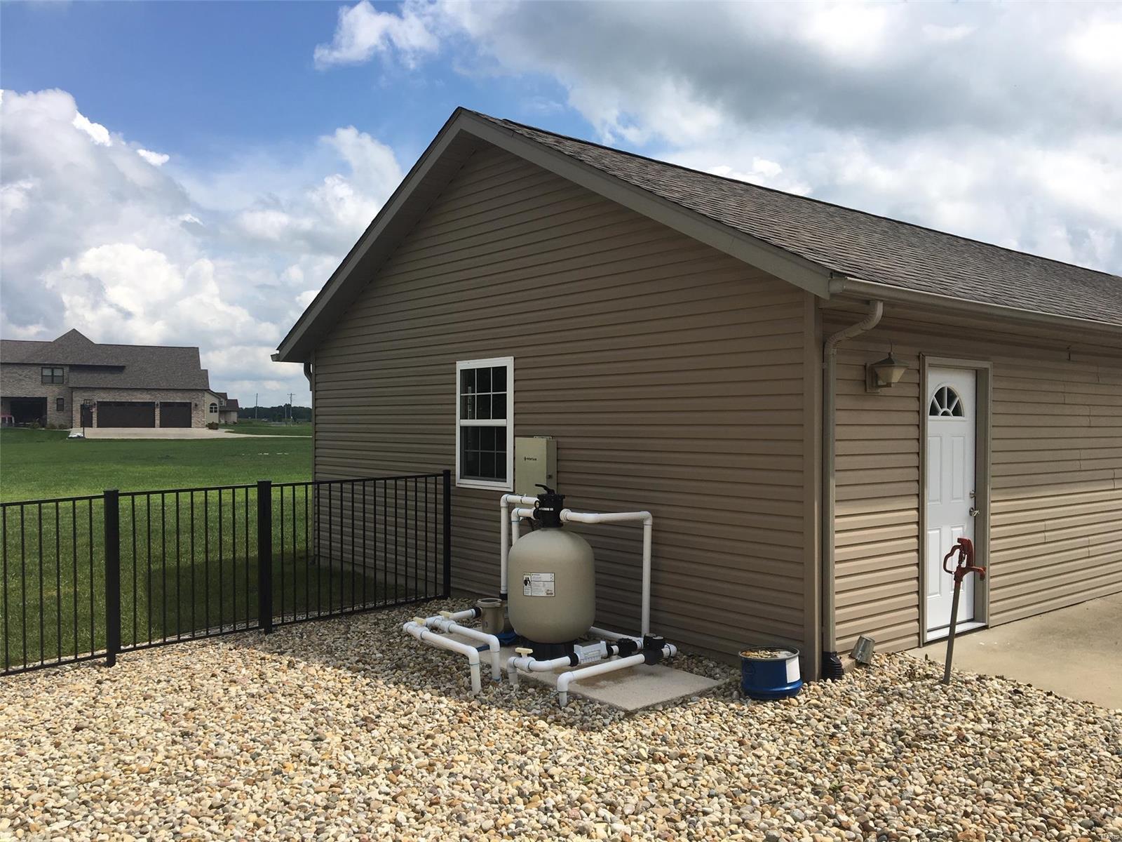 17610 Vfw Road Staunton, IL 62088 - Photo 17 of 17 Gallery Image 17