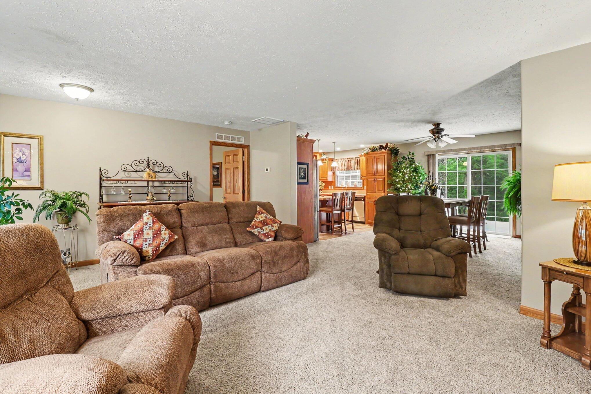 986 West Fox Farm Road Manistee, MI 49660 - Photo 5 of 31 Living room
