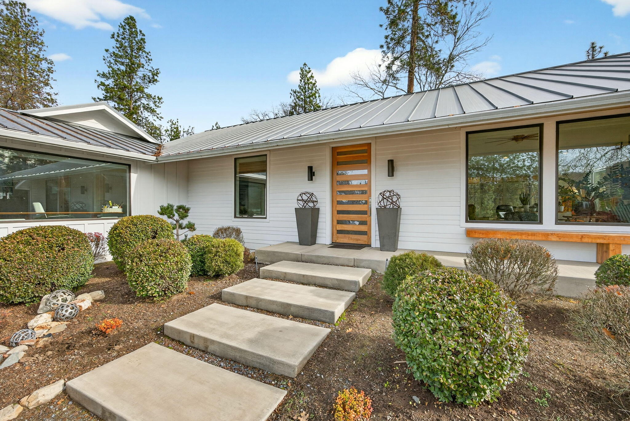 909 Upper Applegate Road Jacksonville, OR 97530 - Photo 3 of 28 ApxUA00006