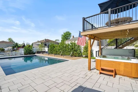$1,199,999 | 159 Driftwood Drive, West Islip, NY 11795