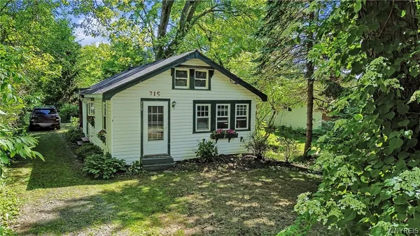$90,000 | 715 Sandy Avenue, Evans, NY 14006
