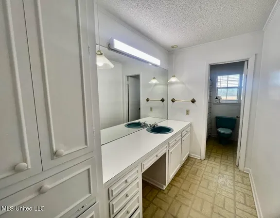 $186,000 | 506 Oakbrook Circle, McComb, MS 39648