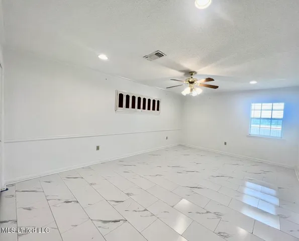 $186,000 | 506 Oakbrook Circle, McComb, MS 39648