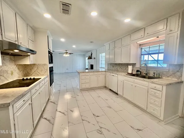 $186,000 | 506 Oakbrook Circle, McComb, MS 39648