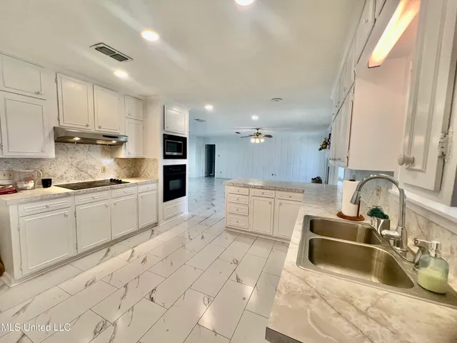 $186,000 | 506 Oakbrook Circle, McComb, MS 39648