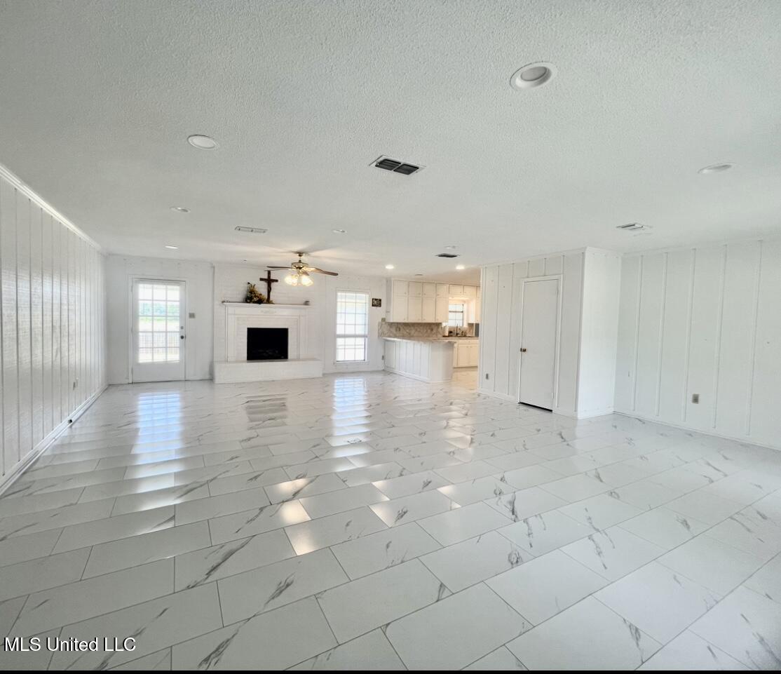 506 Oakbrook Circle McComb, MS 39648 - Photo 4 of 24 IMG_3725