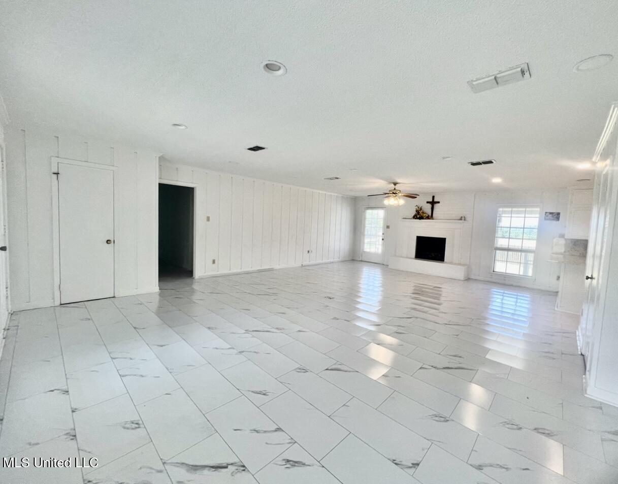 506 Oakbrook Circle McComb, MS 39648 - Photo 5 of 24 IMG_3724