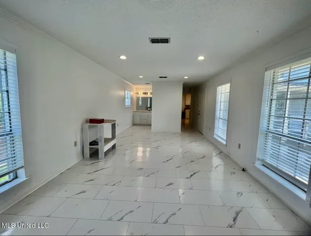 $186,000 | 506 Oakbrook Circle, McComb, MS 39648