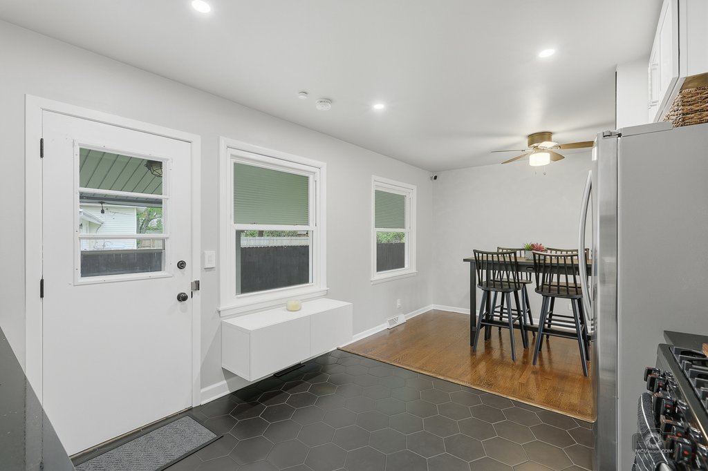 26W350 Jewell Road Winfield, IL 60190 - Photo 8 of 27