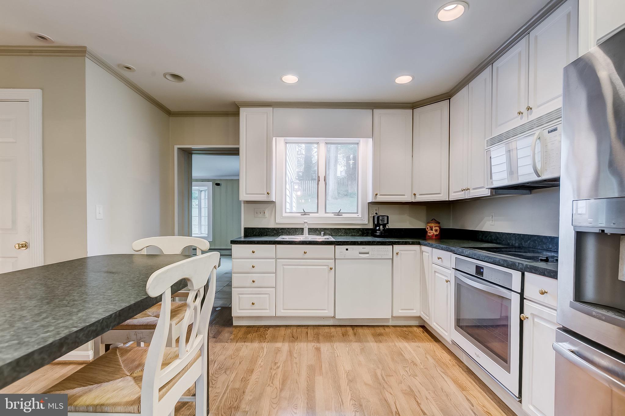 402 Range Road Baltimore, MD 21204 - Photo 14 of 43 Kitchen completed with breakfast bar