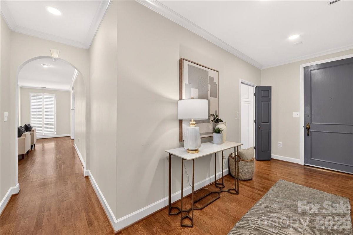 906 Cherokee Road Charlotte, NC 28207 - Photo 3 of 34 Gallery Image 3