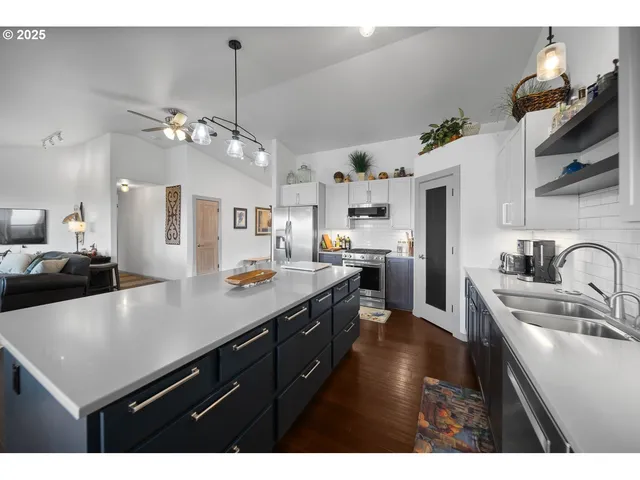 $865,000 | 7408 Southeast Night Hawk Court, Prineville, OR 97754