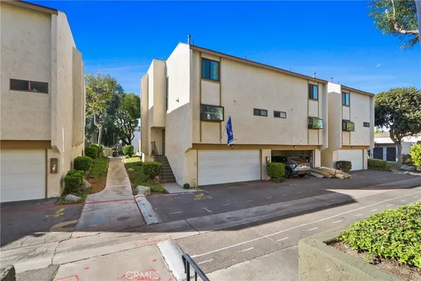 $695,000 | 2000 West Palmyra Avenue, Unit 29, Orange, CA 92868