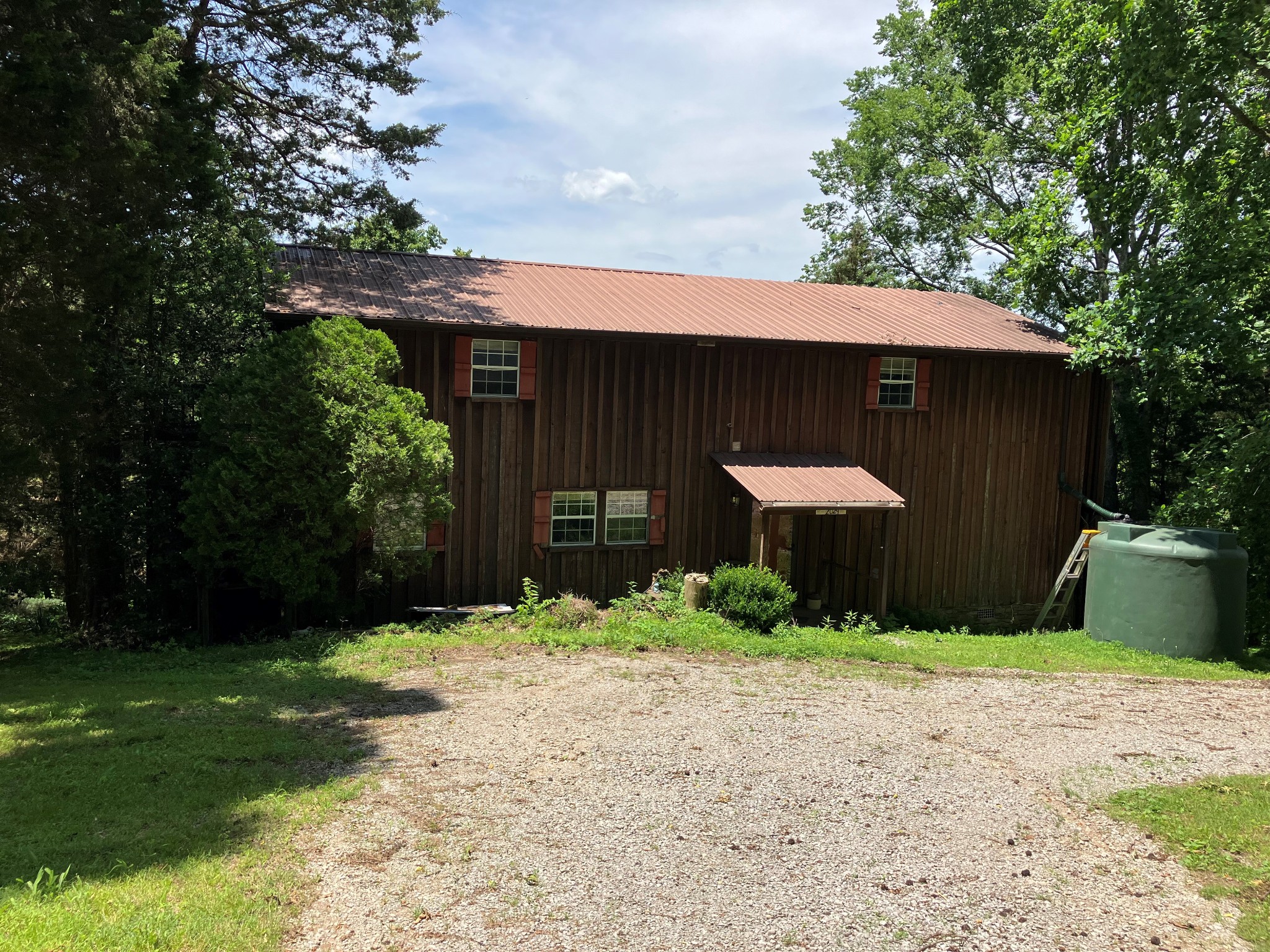 2029 Old Lake Road Lewisburg, TN 37091 - Photo 2 of 23 a front view of a house with a yard
