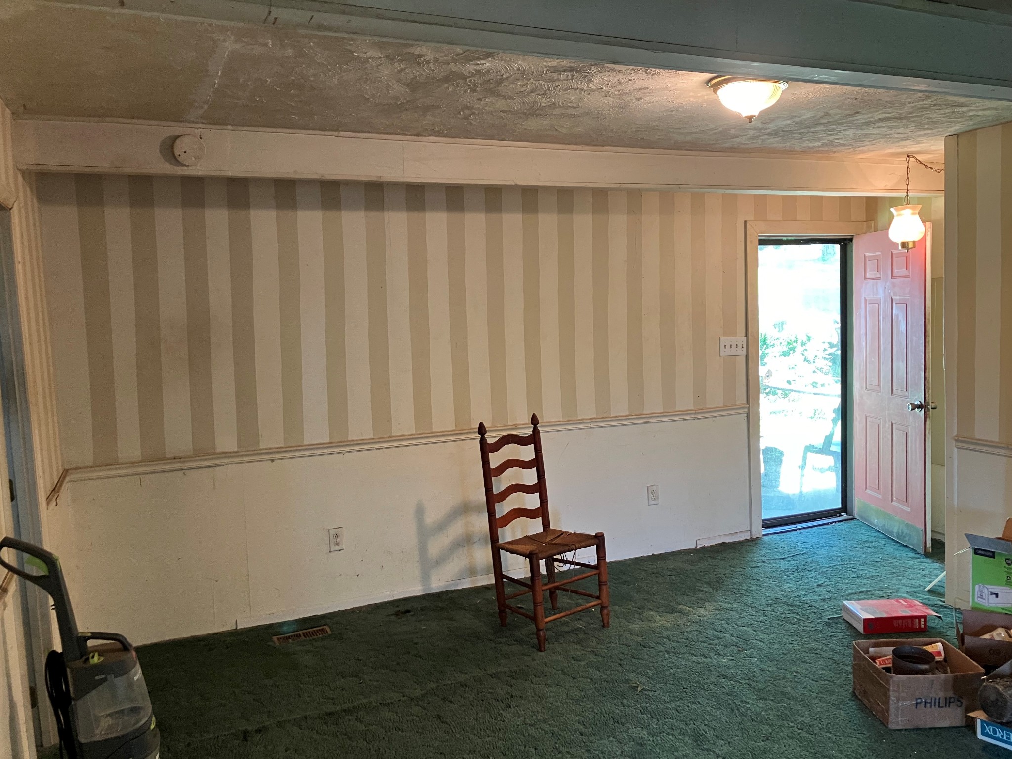 2029 Old Lake Road Lewisburg, TN 37091 - Photo 10 of 23 a room with a window