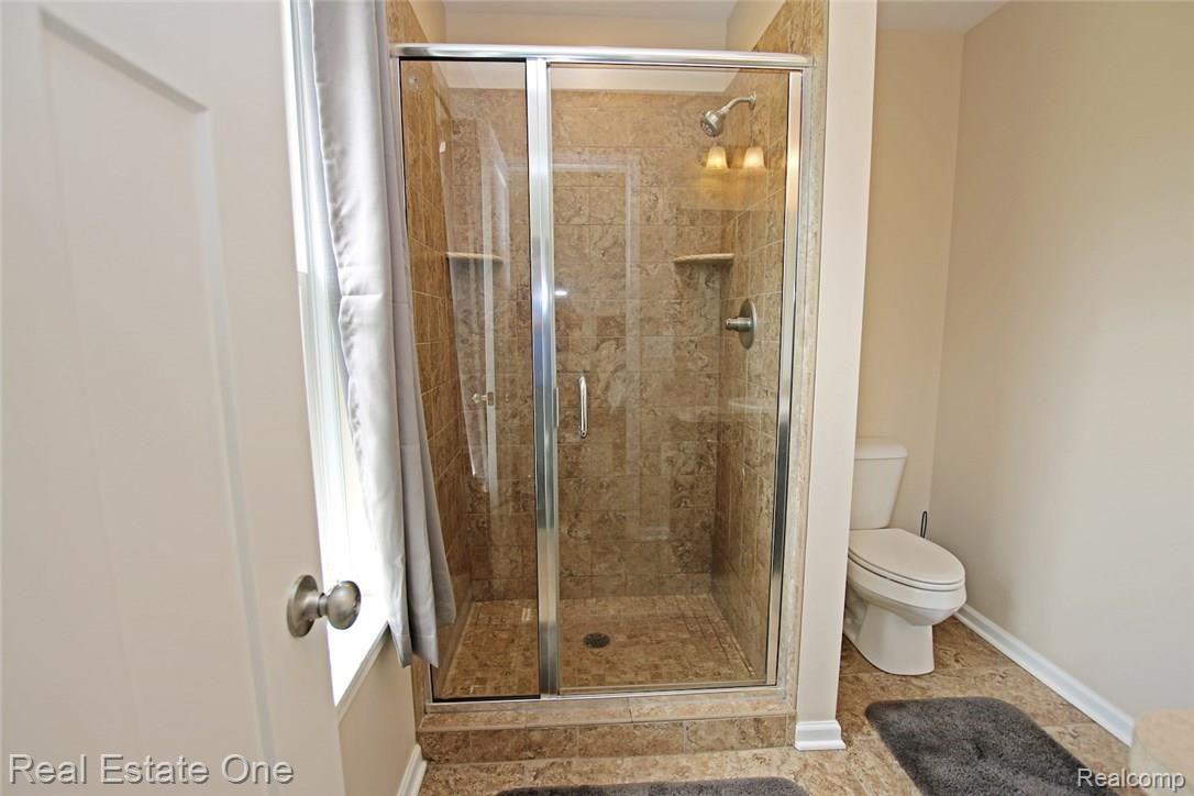 5076 Hidden Ridge Road Metamora, MI 48455 - Photo 22 of 46 22) Master Suite Bath.jpg