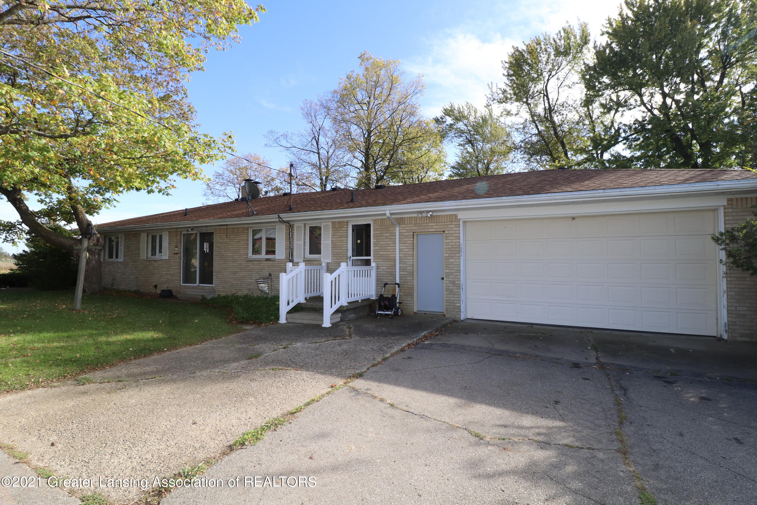 6860 West Howe Road Dewitt, MI 48820 - Photo 2 of 35 IMG_4328