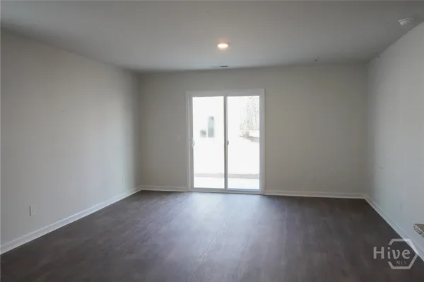 $2,500 | 416 Coconut Drive, Bloomingdale, GA 31302