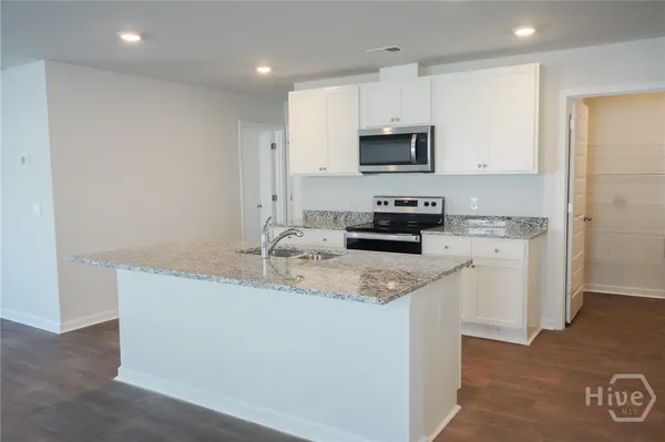 $2,500 | 416 Coconut Drive, Bloomingdale, GA 31302