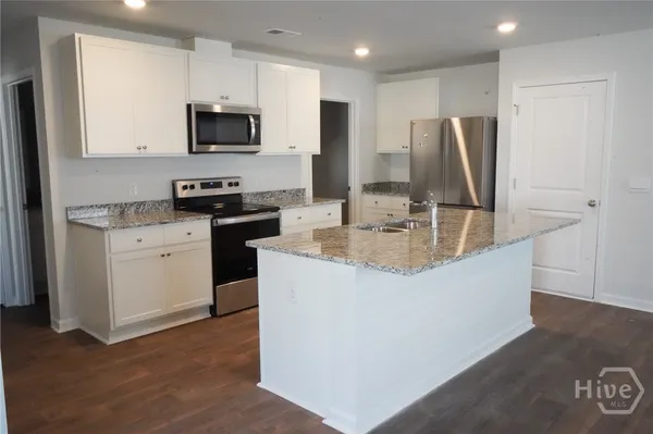 $2,500 | 416 Coconut Drive, Bloomingdale, GA 31302