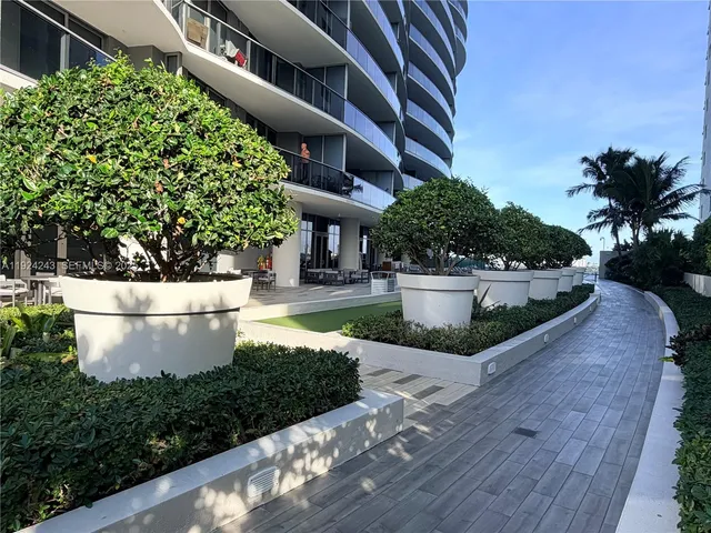 $7,100 | 488 Northeast 18th Street, Unit 2310, Miami, FL 33132
