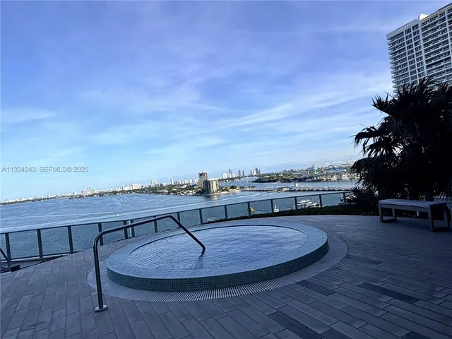 $7,100 | 488 Northeast 18th Street, Unit 2310, Miami, FL 33132