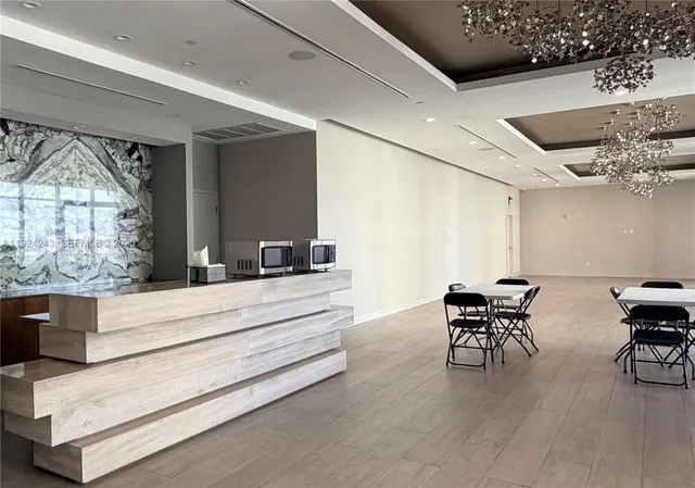 $7,100 | 488 Northeast 18th Street, Unit 2310, Miami, FL 33132