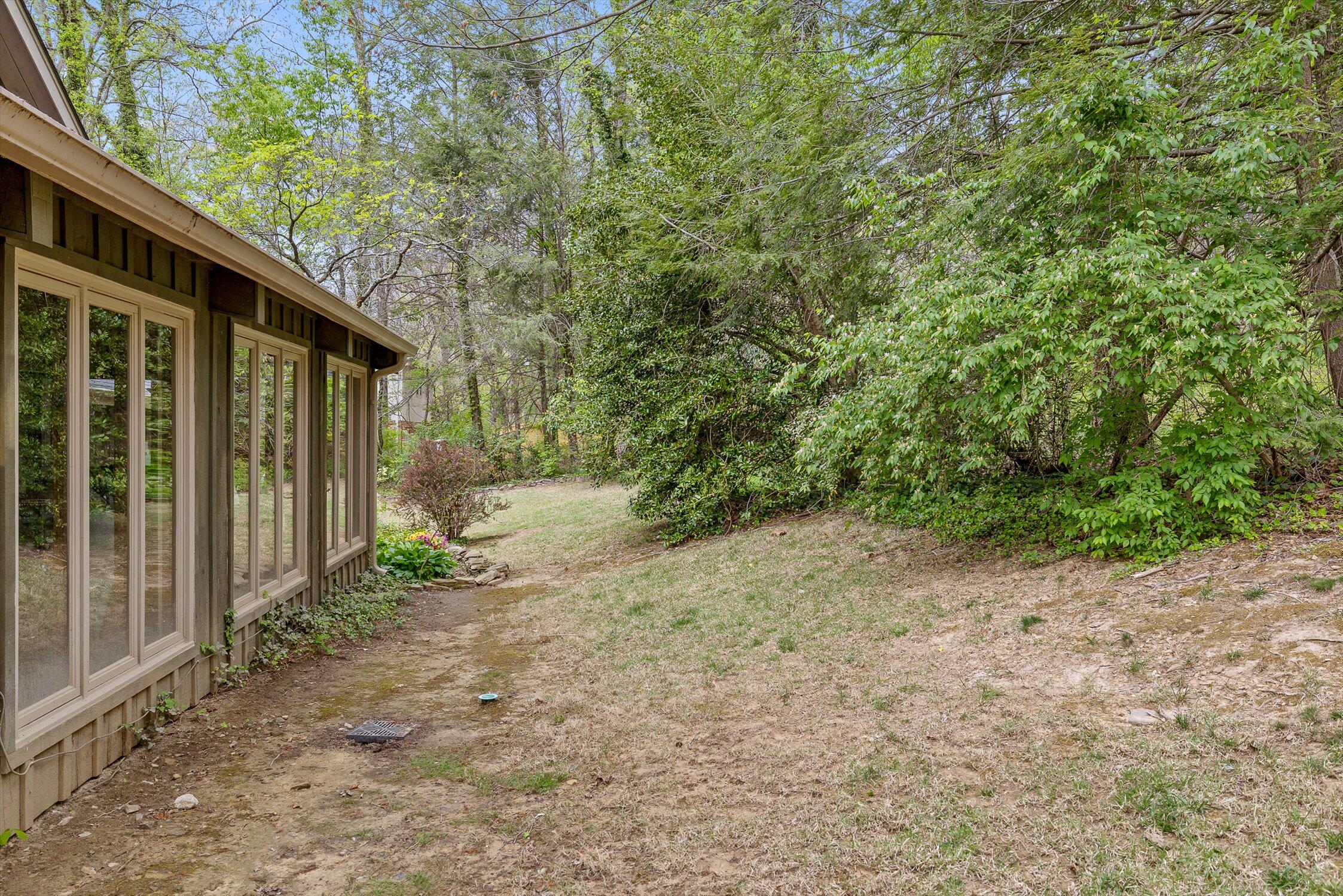 935 Dunsinane Road Signal Mountain, TN 37377 - Photo 65 of 65 16-Dunsinane-16