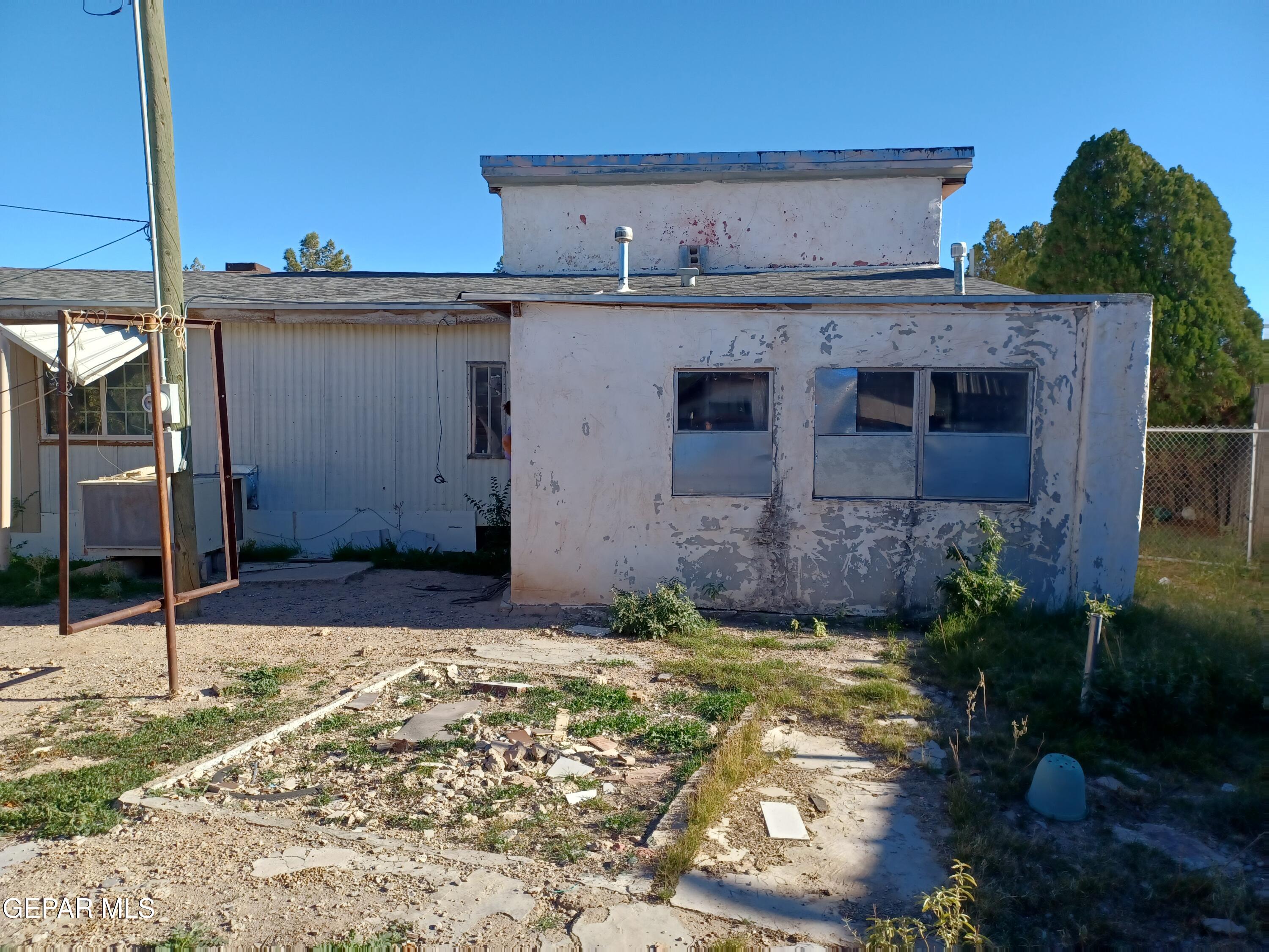 627 Milo Drive El Paso, TX 79927 - Photo 19 of 21 a front view of a house with garden