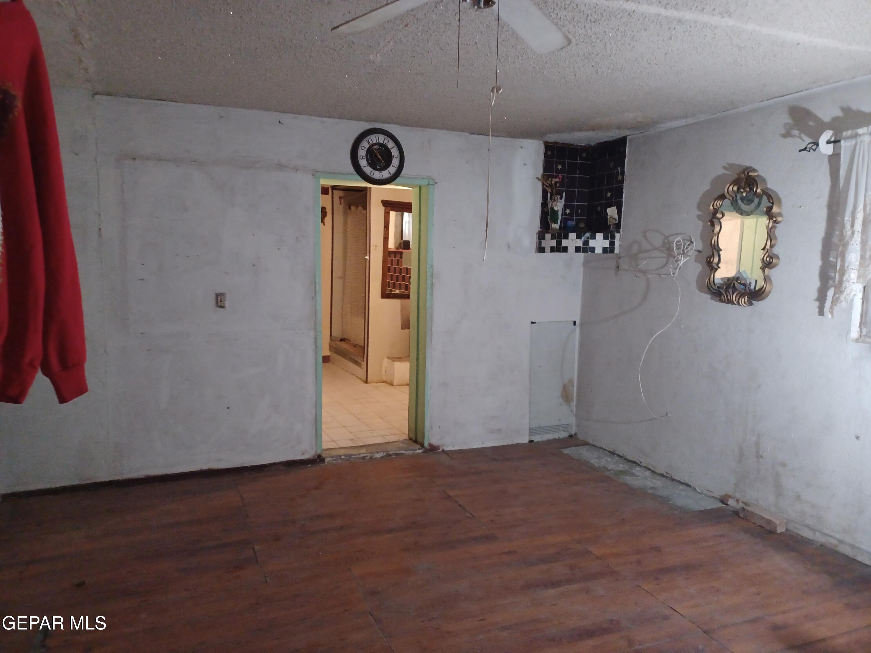 627 Milo Drive El Paso, TX 79927 - Photo 6 of 21 an empty room with a window